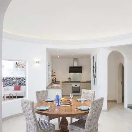Villa Aphrodite And Apollo 4 Bedroom Puerto del Carmen (Lanzarote)